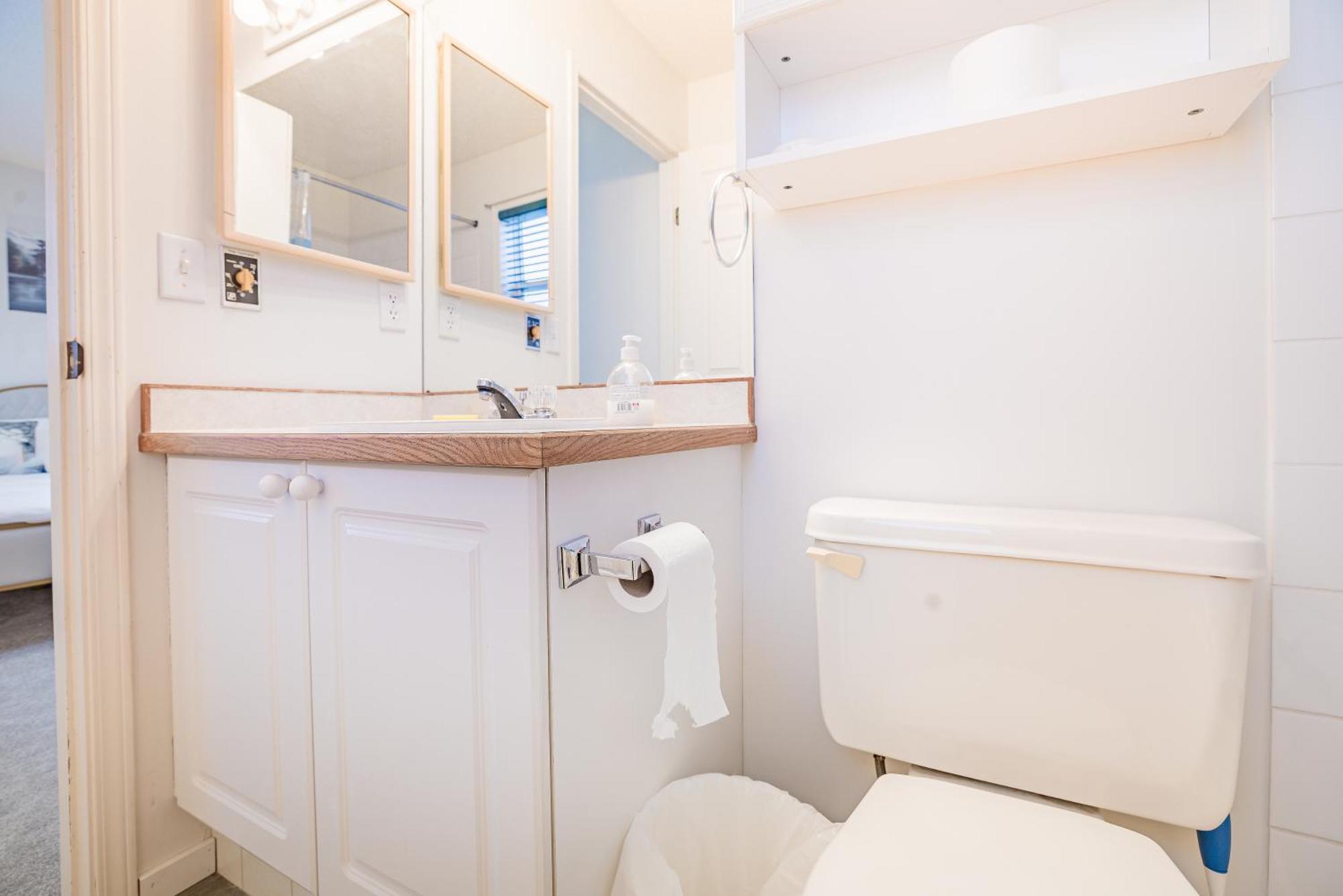 YYC Main Floor Suite, 3 Bdr, 4Bd Spacious And Cozy מראה חיצוני תמונה