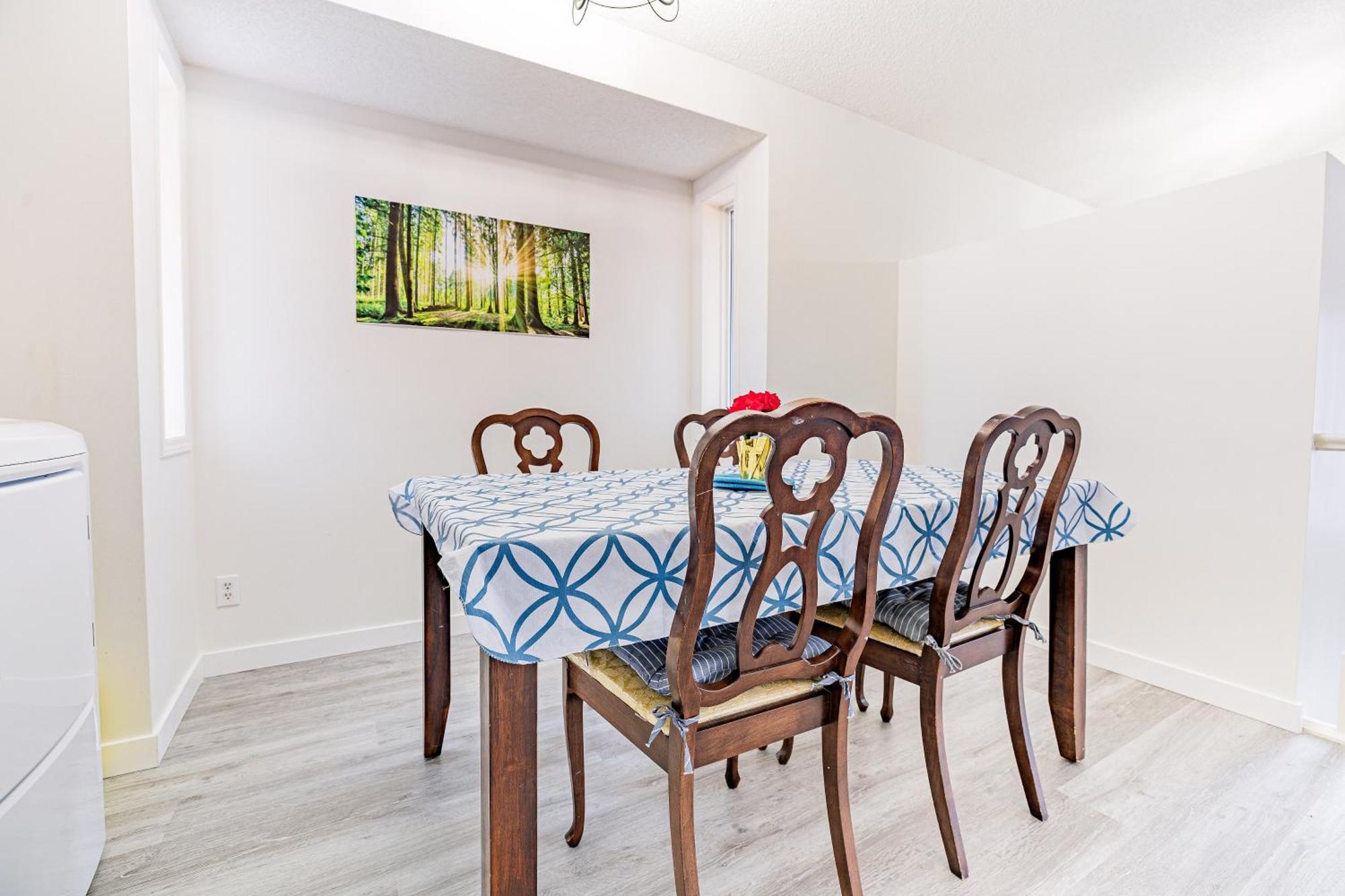 YYC Main Floor Suite, 3 Bdr, 4Bd Spacious And Cozy מראה חיצוני תמונה