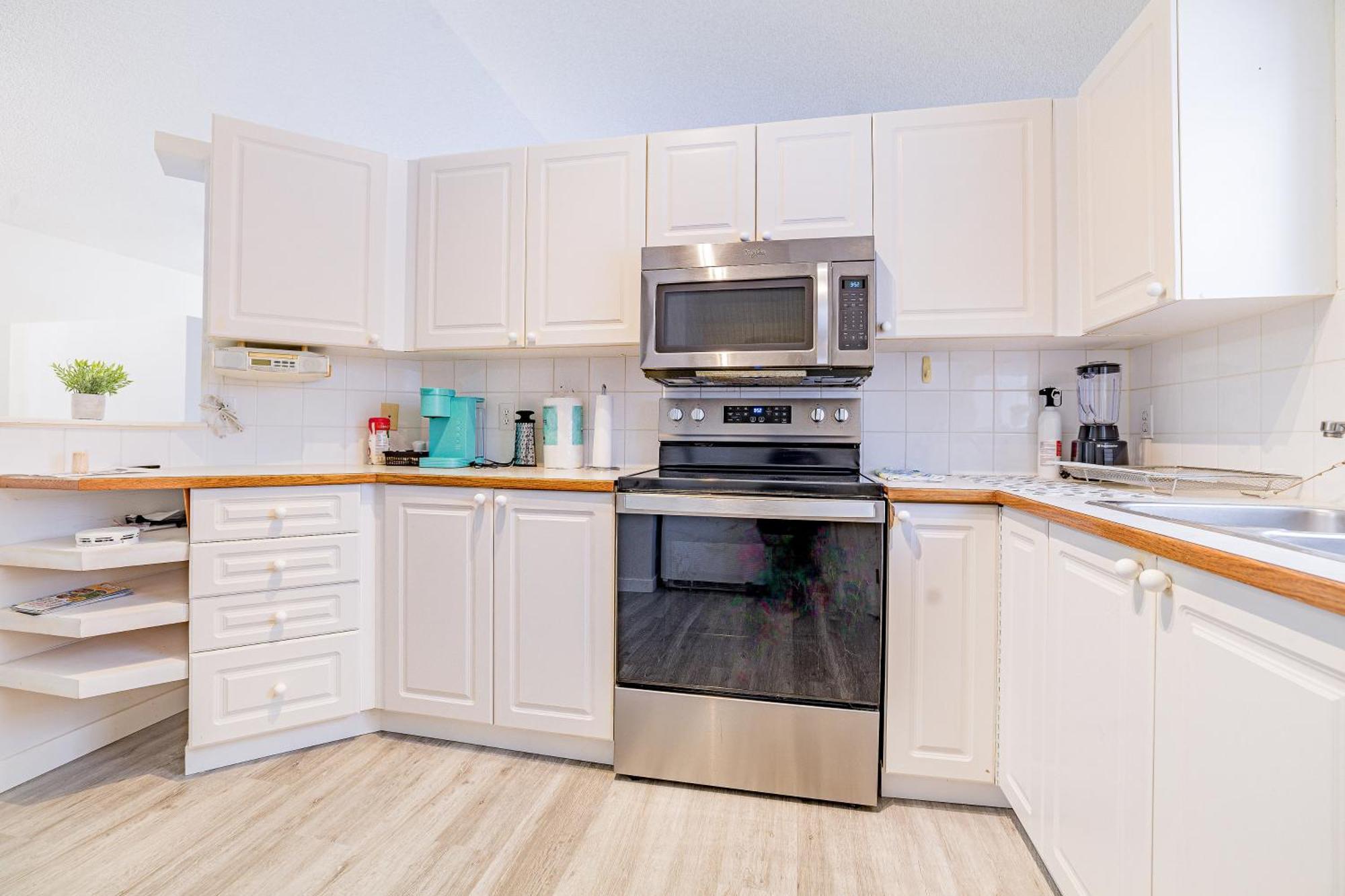 YYC Main Floor Suite, 3 Bdr, 4Bd Spacious And Cozy מראה חיצוני תמונה